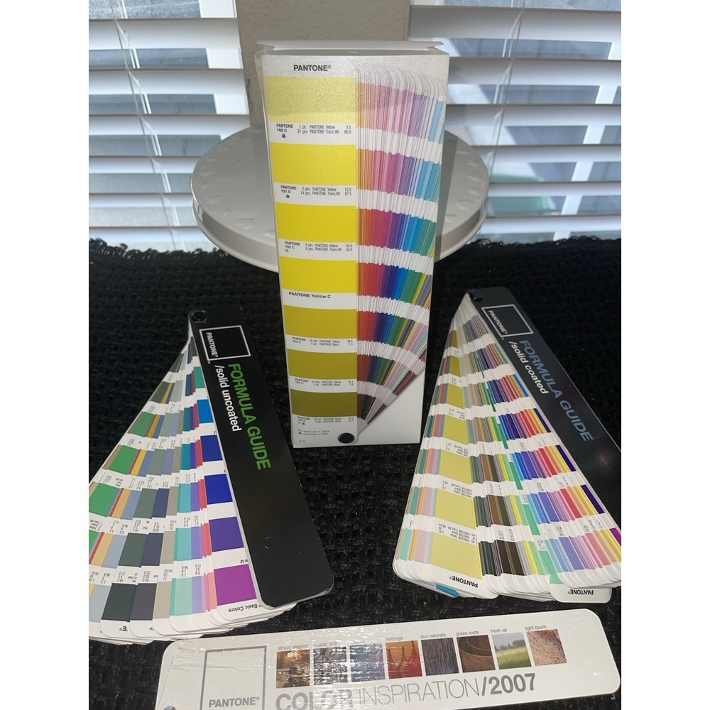 Pantone Solid Coated & Uncoated Color Formula Guide Fan Deck Swatch Book 2006-07
